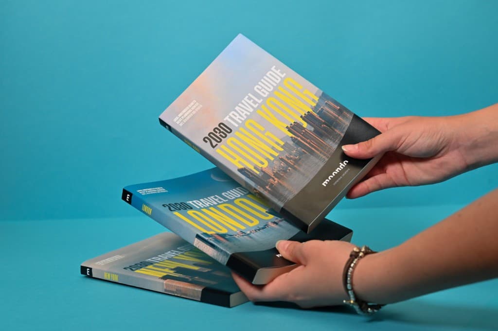 Moondo: box set con libri e materiali stampati