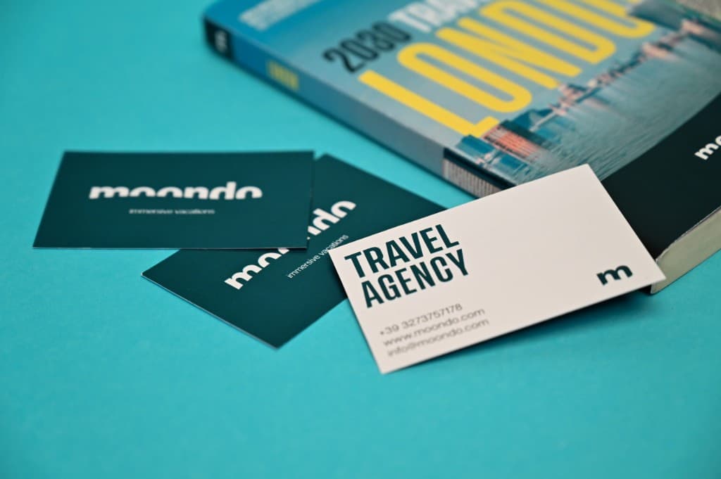 Moondo: biglietto da visita e materiali di brand identity