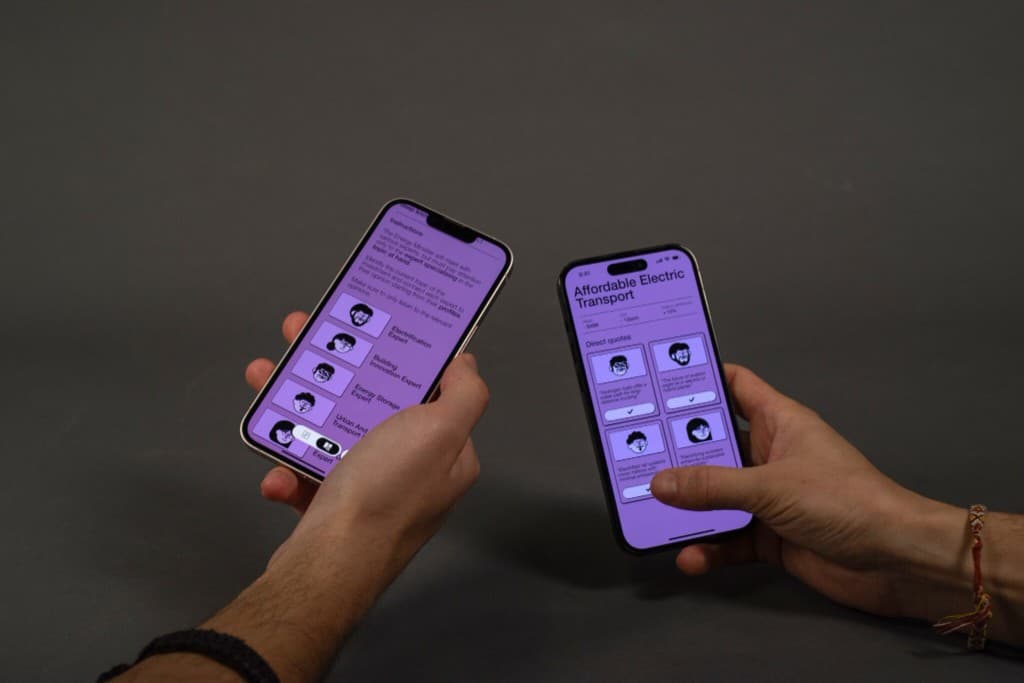 Giocatori che interagiscono con l'app NOVA su smartphone