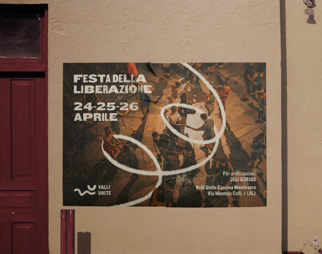 Materiali stampati Valli Unite (menu e flyer) su panchina